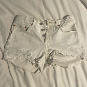 White Levi’s 501 mid rise distressed jean shorts. Size 1